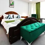 Royal By Euxin מלון