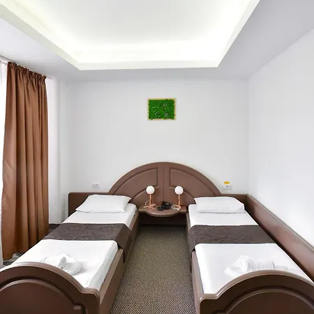 Royal By Euxin Hotell 3*