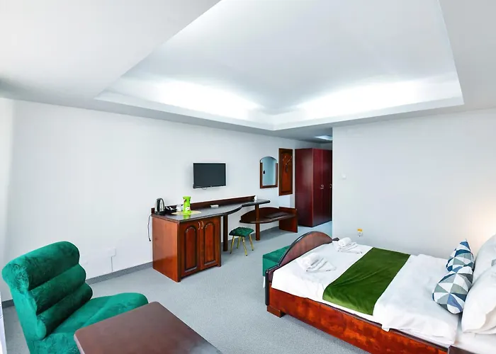 호텔 Royal By Euxin 3*