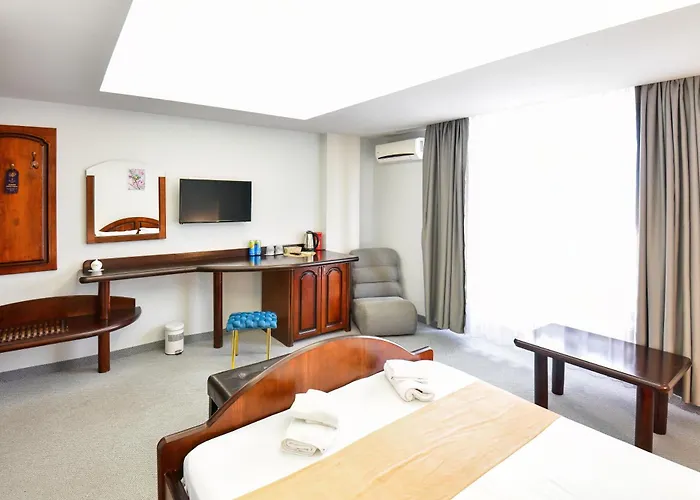 Royal By Euxin 호텔 3*