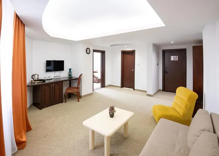 호텔 Royal By Euxin 3*