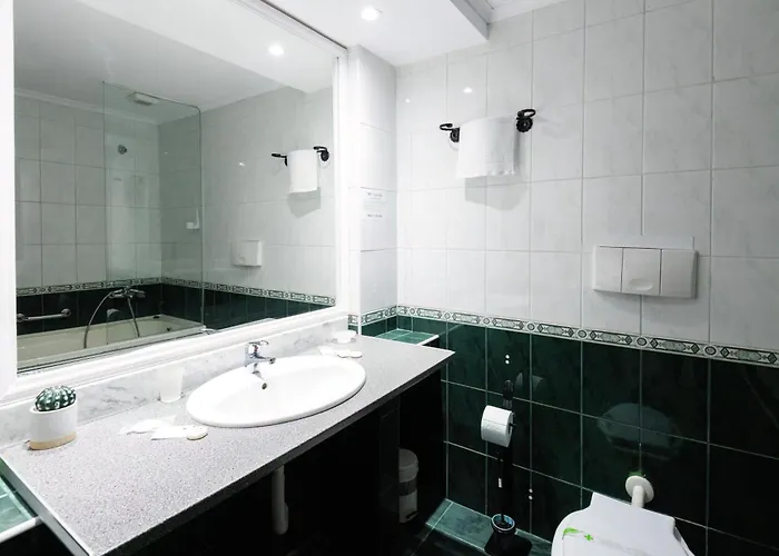 Royal By Euxin 호텔 3*